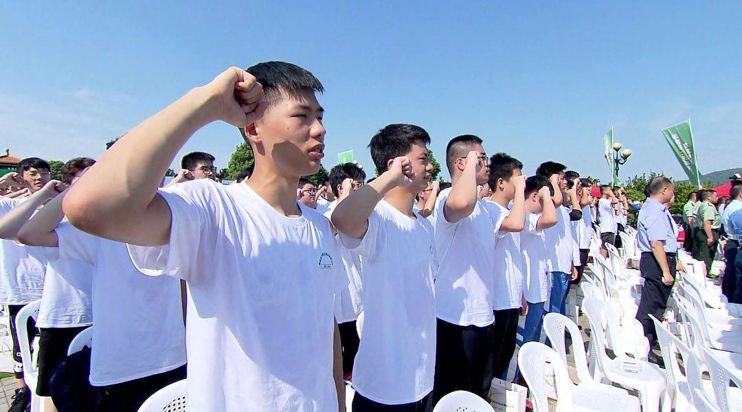 兵役登記證上大學(xué)一定要嗎？詳解兵役登記與大學(xué)入學(xué)要求，關(guān)于兵役登記證與大學(xué)入學(xué)要求的詳解，是否上大學(xué)必須持有兵役登記證？