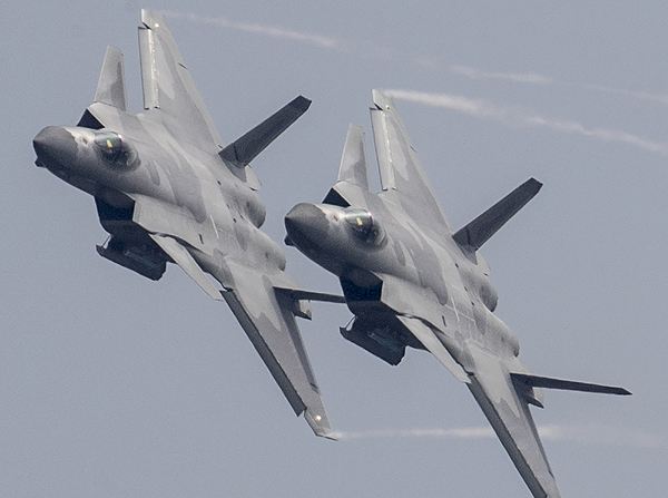 軍事震撼，20架轟炸機傾瀉240枚導彈的力量展示，軍事震撼，20架轟炸機傾瀉導彈力量展示日