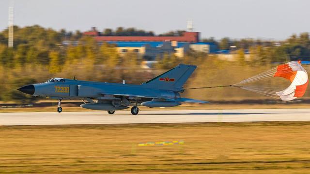 關(guān)于2022年殲-7還有多少架的探討，探討，殲-7戰(zhàn)機(jī)在2022年的數(shù)量概況