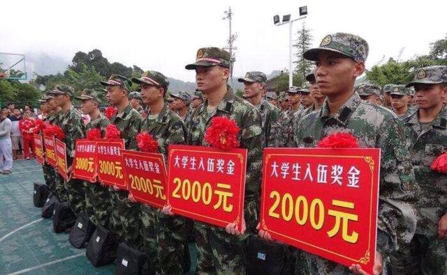 大學(xué)生如何參軍，一條充滿榮耀與成長的道路，大學(xué)生參軍之路，榮耀與成長的交織