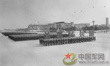重溫歷史瞬間，探索1959年國(guó)慶閱兵視頻，重溫歷史瞬間，探索經(jīng)典，回顧1959年國(guó)慶閱兵盛況