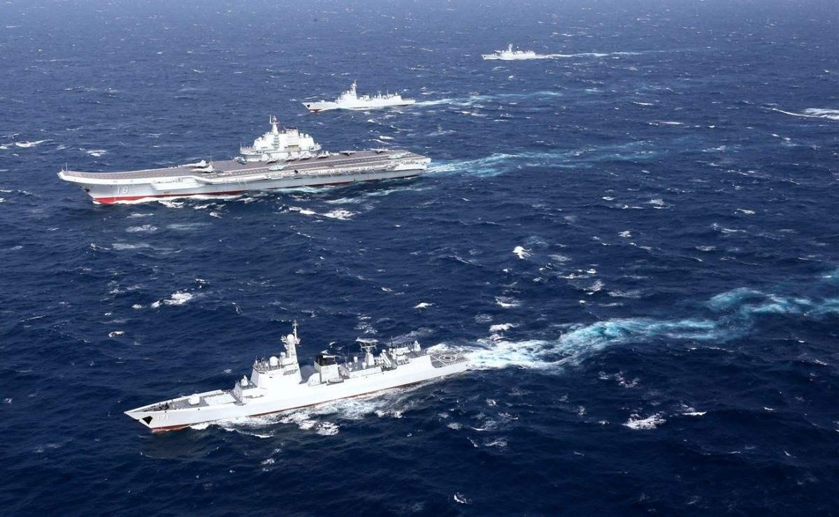 聚焦國(guó)際海域，中國(guó)戰(zhàn)艦圍觀英艦背后的故事，聚焦國(guó)際海域，中國(guó)戰(zhàn)艦視角下的英艦背后故事