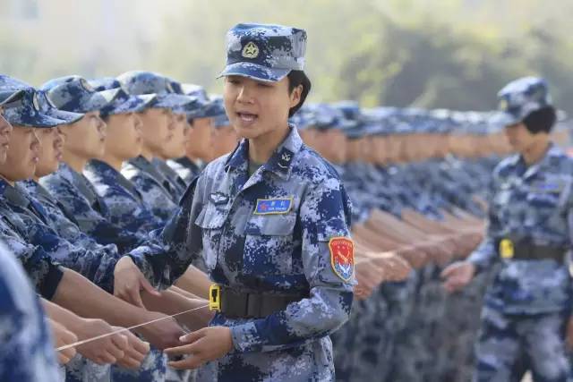 大學(xué)生女兵容易被錄取嗎？解析影響因素與機會平等，女大學(xué)生兵錄取機會解析，影響因素與平等權(quán)益探討