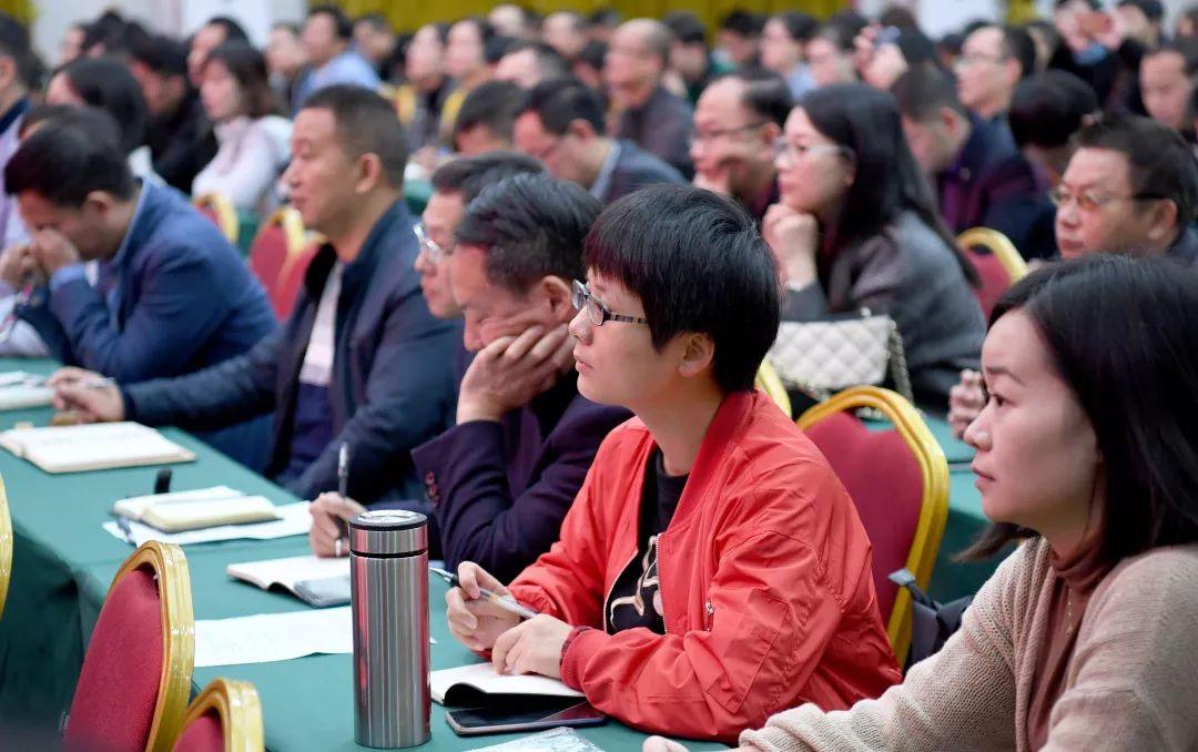 新聞報(bào)刊最新一期，深度解讀熱點(diǎn)事件，掌握最新資訊動(dòng)向，新聞熱點(diǎn)深度解讀，掌握最新資訊動(dòng)向