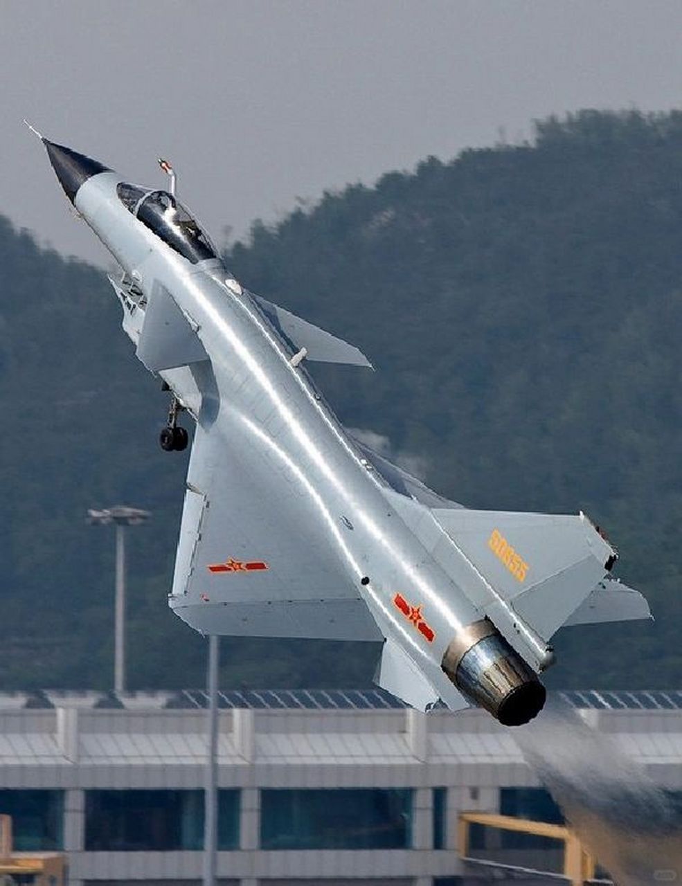 殲-10戰(zhàn)斗機(jī)是幾代機(jī)？全面解析中國空軍的主力戰(zhàn)機(jī)，中國空軍主力戰(zhàn)機(jī)殲-10戰(zhàn)斗機(jī)的全面解析，幾代機(jī)？