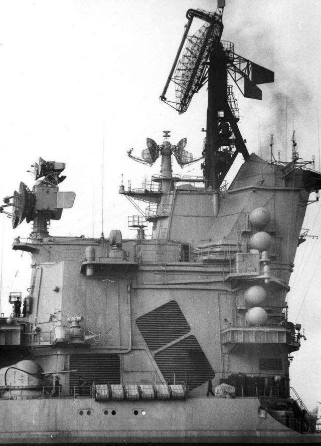 蘇聯(lián)65型巡洋艦，歷史與特點(diǎn)解析，蘇聯(lián)65型巡洋艦，歷史背景與特點(diǎn)深度解析