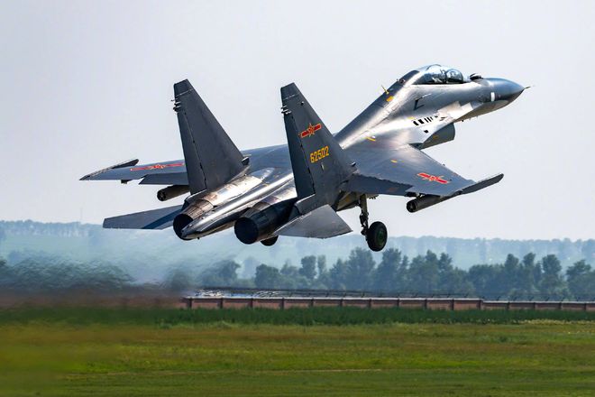 殲-11系列戰(zhàn)斗機(jī)，型號(hào)多樣，展現(xiàn)中國(guó)航空工業(yè)的輝煌成就，殲-11系列戰(zhàn)斗機(jī)，中國(guó)航空工業(yè)的璀璨明珠