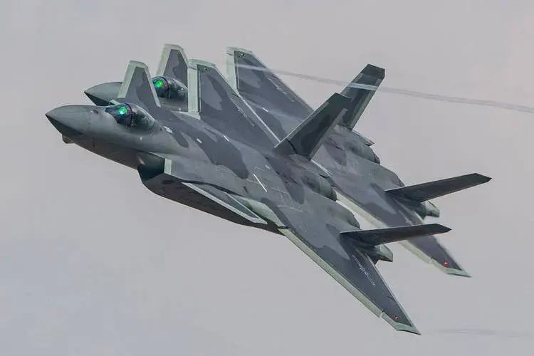 殲-20戰(zhàn)斗機(jī)簡(jiǎn)筆畫教程與解析，殲-20戰(zhàn)斗機(jī)簡(jiǎn)筆畫教程詳解及解析