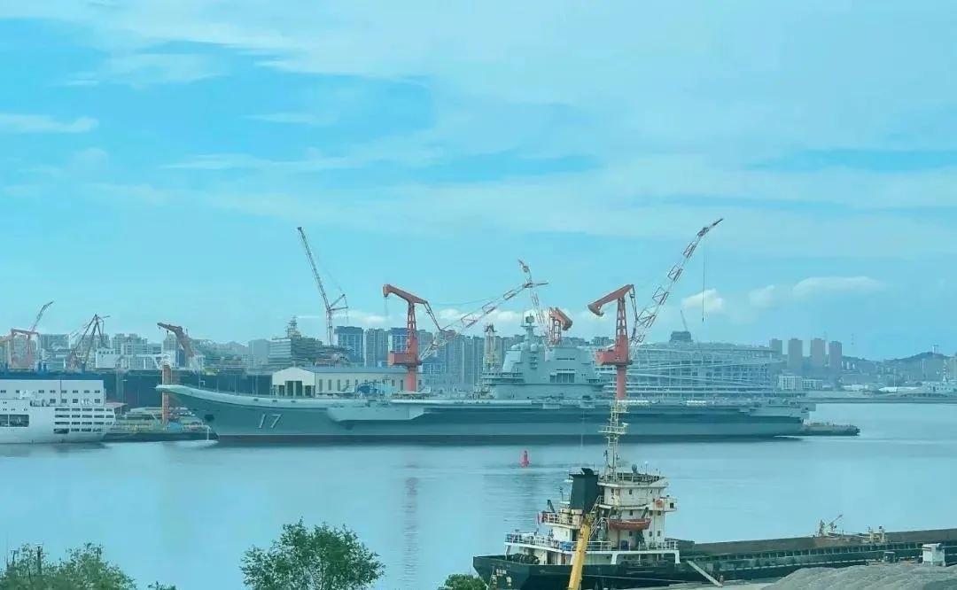 揭秘中國海軍新利器，004航母，揭秘中國海軍新利器，004航母震撼登場