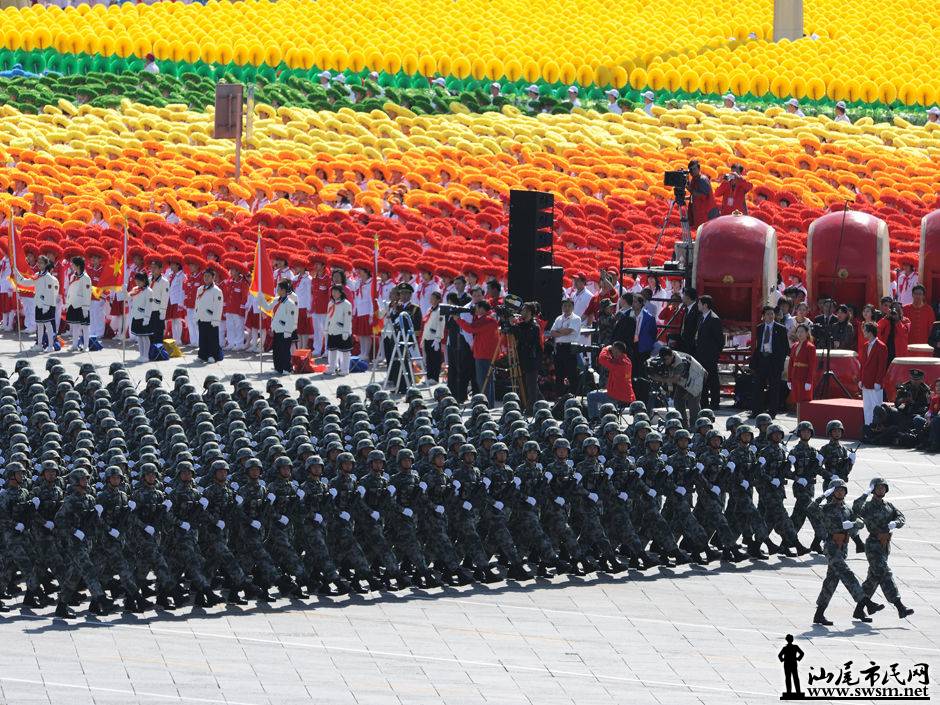 回顧歷史，紀念輝煌——2009年國慶閱兵，回顧歷史，慶祝輝煌——國慶閱兵盛典回顧與展望（2009年）