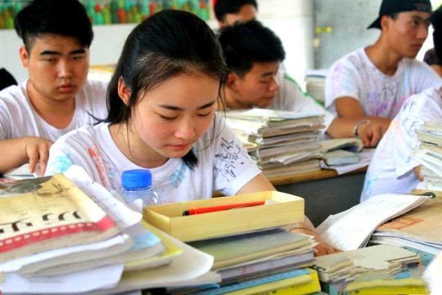 國防科技大學(xué)是985嗎？解析國防科技大學(xué)的身份與地位，國防科技大學(xué)身份地位解析，是否為985高校？