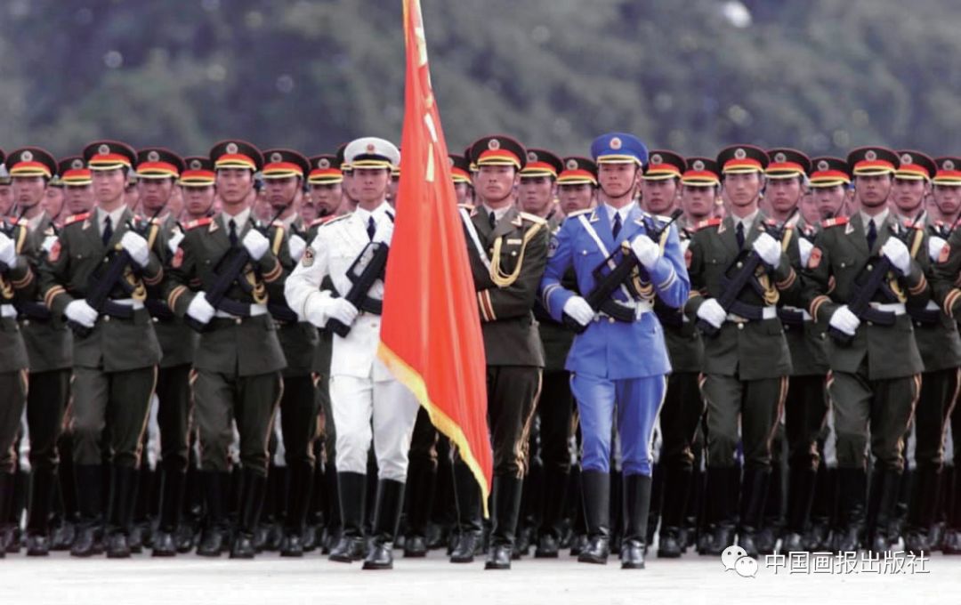 關(guān)于2019閱兵武警錯誤動作視頻的探討，關(guān)于武警在2019閱兵中出現(xiàn)錯誤動作的視頻分析