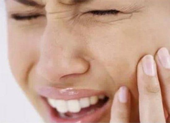 牙齦腫痛怎么辦？立刻止疼只需16秒！，快速止痛秘籍，16秒緩解牙齦腫痛！