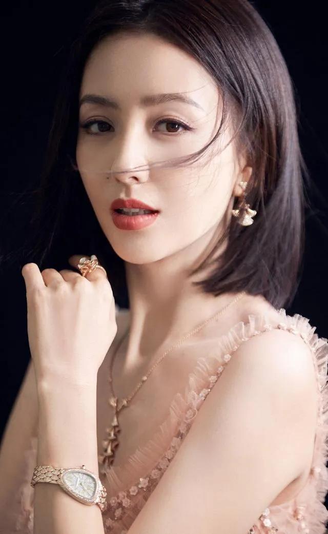 女明星顏值排行，誰(shuí)是最閃耀的星辰？，女明星顏值大比拼，誰(shuí)是最耀眼的星辰？