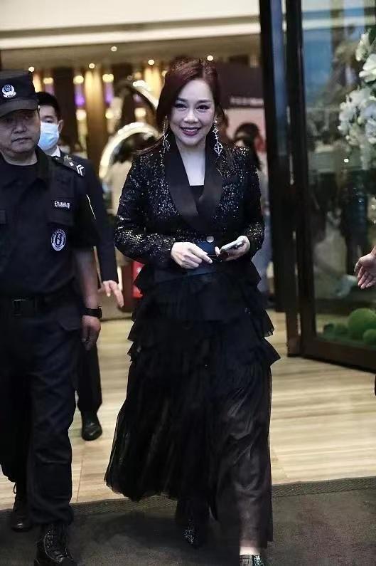 揭秘陳松伶的第一任老公身份，陳松伶第一任老公身份揭秘